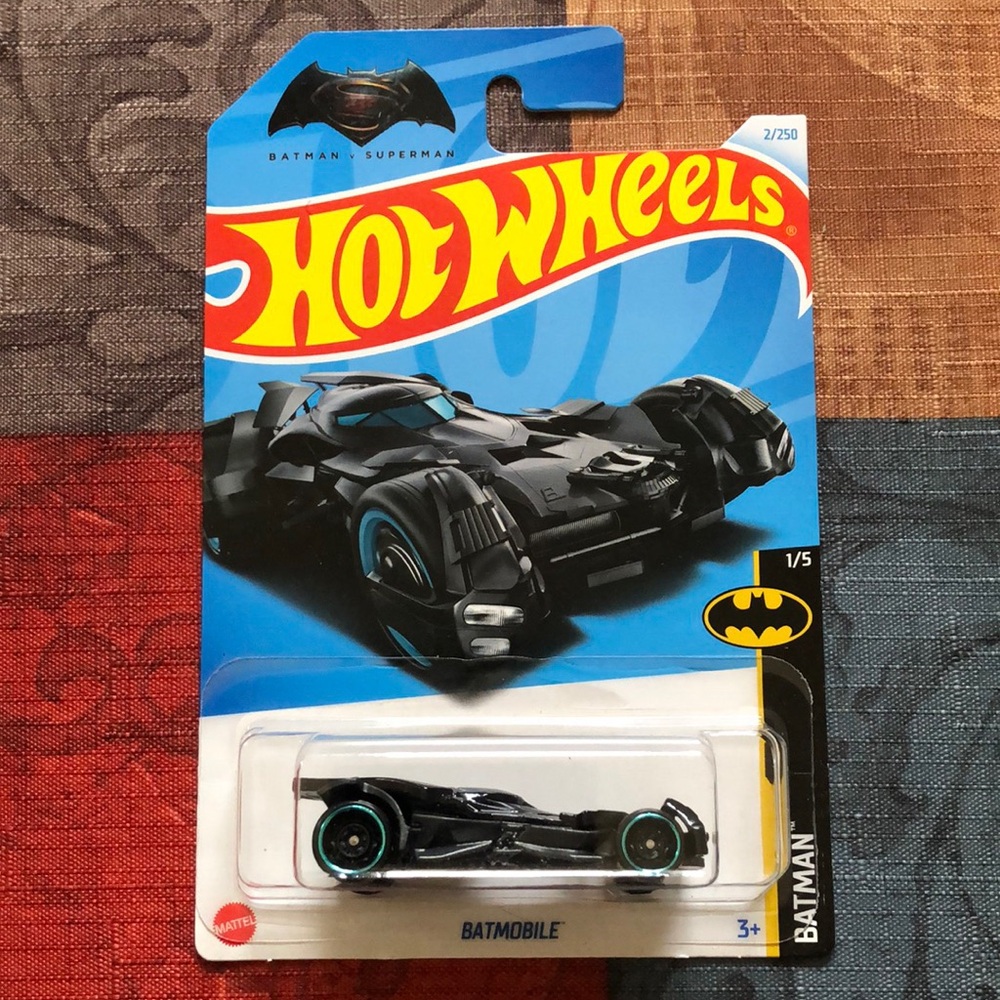 🛍️5/$20🛍️BNIB HOTWHEELS Batman VS Superman Batmobile 🦇